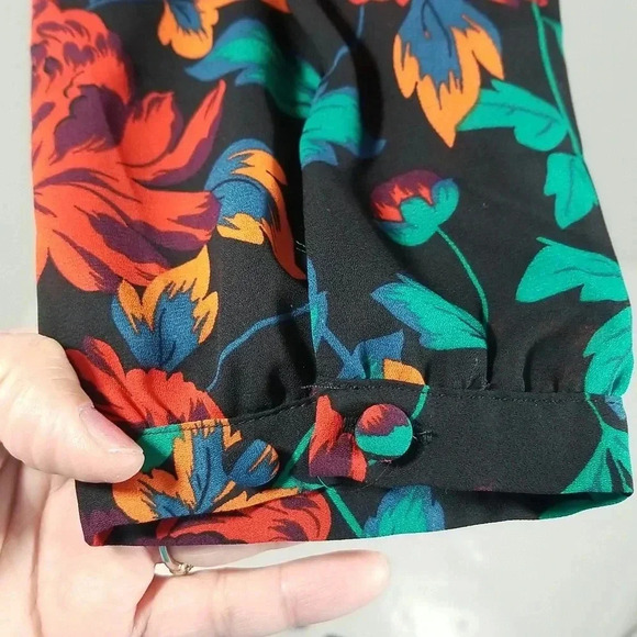 {Torrid} NWT Georgette Pintuck Button-Front Blouse (Size 2) - Picture 8 of 13